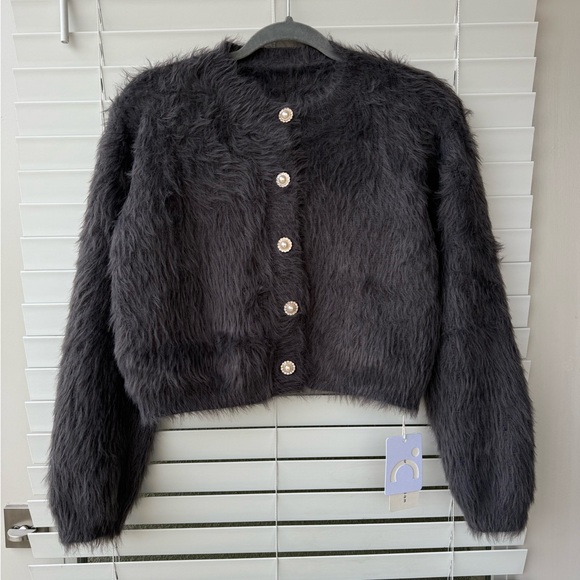 COMMENSE Cropped Fuzzy Cardigan with Pearl Buttons Womens Sz S NWT Furry Gray - Picture 2 of 10